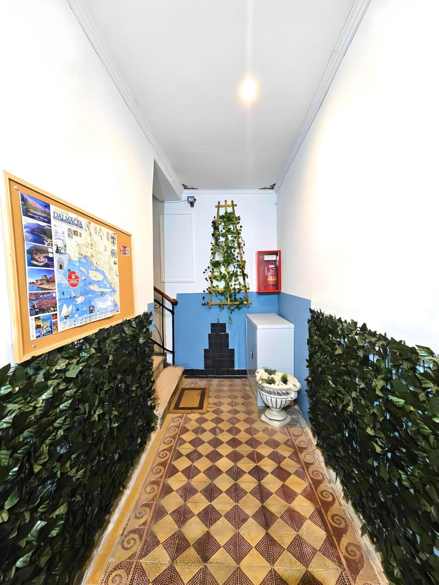 Palace Apartment Σπλιτ Εξωτερικό φωτογραφία